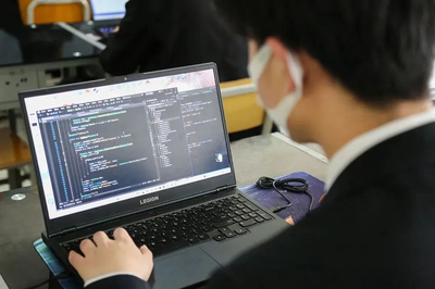 全棧開發培訓 從建材行業到IT精英的轉型之路——北京八維教育